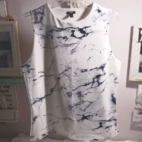 Marble Print Sleeveless Top - Picture 6 of 10
